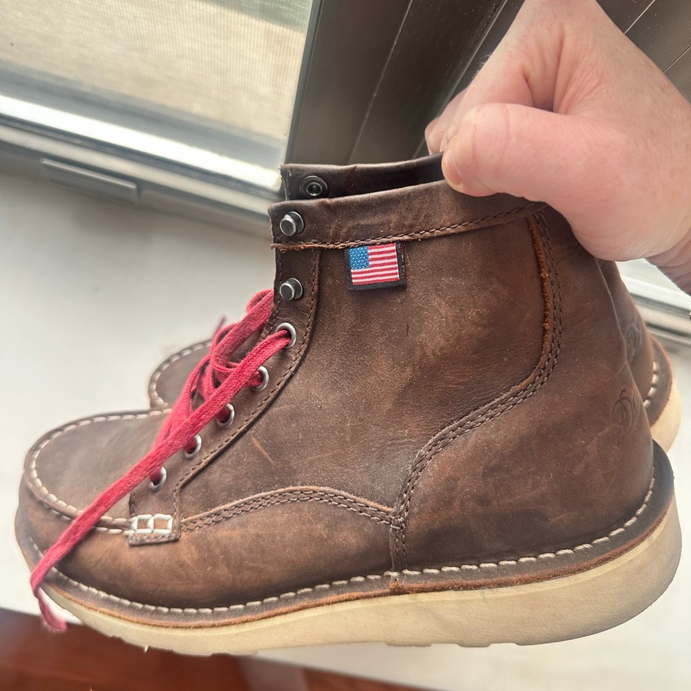Women’s Danner Brown Leather Moc Toe Boot with Red Laces - Picture 4 of 7